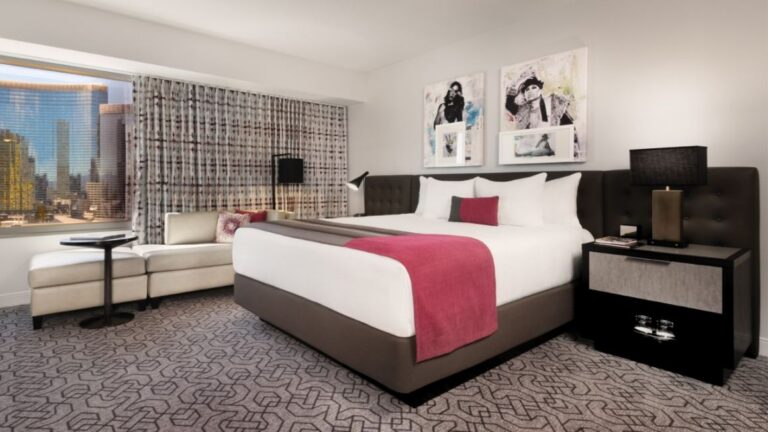 hotelroom3